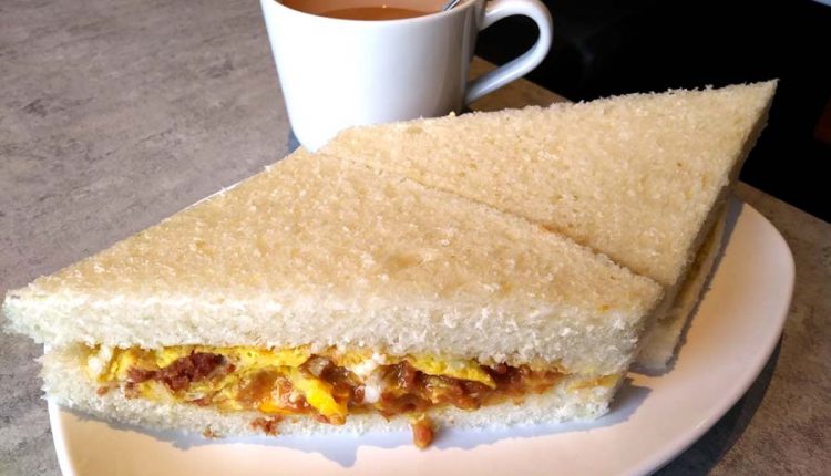 鹹牛肉蛋三文治 + 熱鴛鴦 | 金來屋茶餐廳 Little House HK Cafe | 35easy