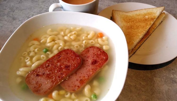 午餐肉通粉 + 牛油多士 + 熱奶茶 | 金來屋茶餐廳 Little House HK Cafe | 35easy