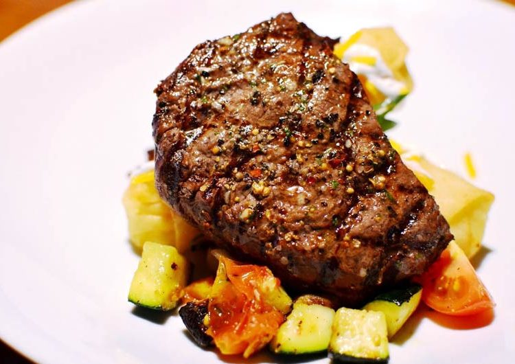 Filet Mignon菲力牛排 (牛排肉質嫩滑,配以雜菜及薯泥卷) | JOEY  Restaurants | 35easy